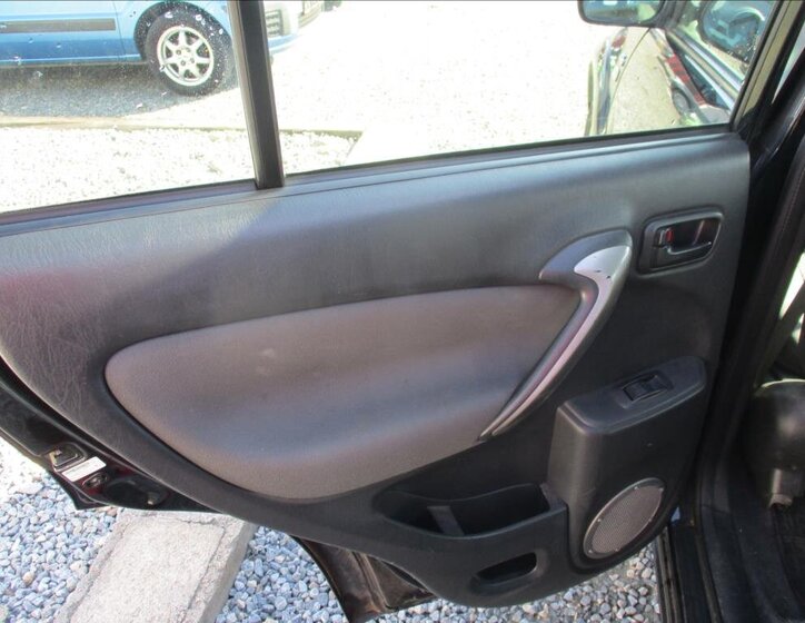 Toyota RAV4 SUV 2,0 l 85 kw