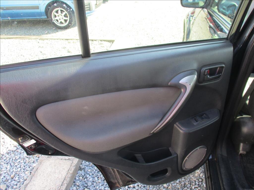 Toyota RAV4 SUV 2,0 l 85 kw