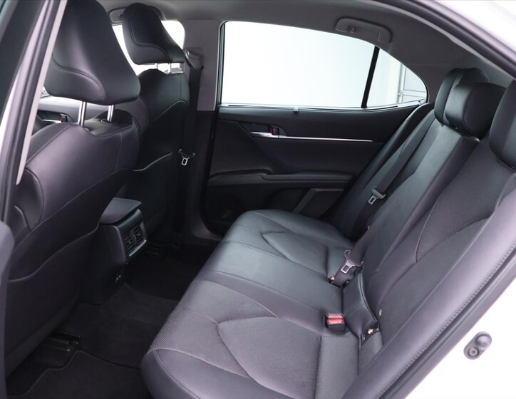 Toyota Camry Sedan / Limuzína 2,5 l 131 kw