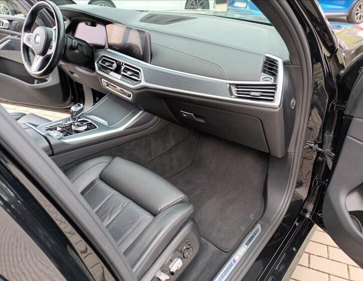 BMW X7 SUV / Terénní 4,4 l 390 kw