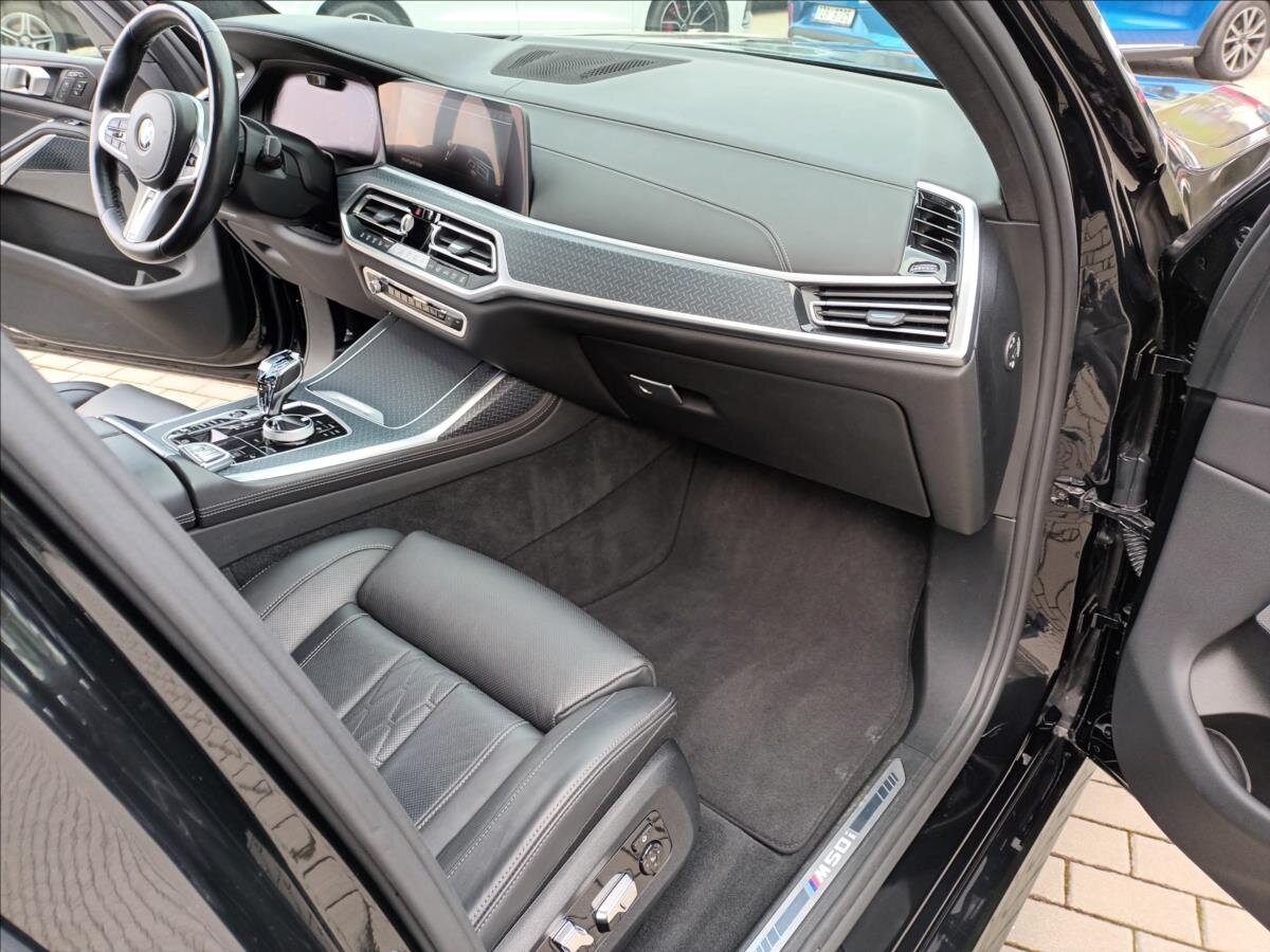 BMW X7 SUV / Terénní 4,4 l 390 kw