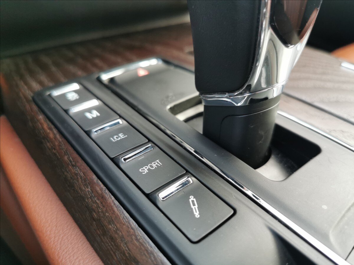 Maserati Quattroporte Sedan / Limuzína 3,0 l 202 kw