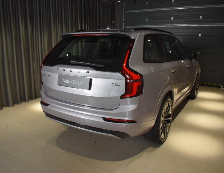 Volvo XC90 SUV / Terénní 2,0 l 228 kw