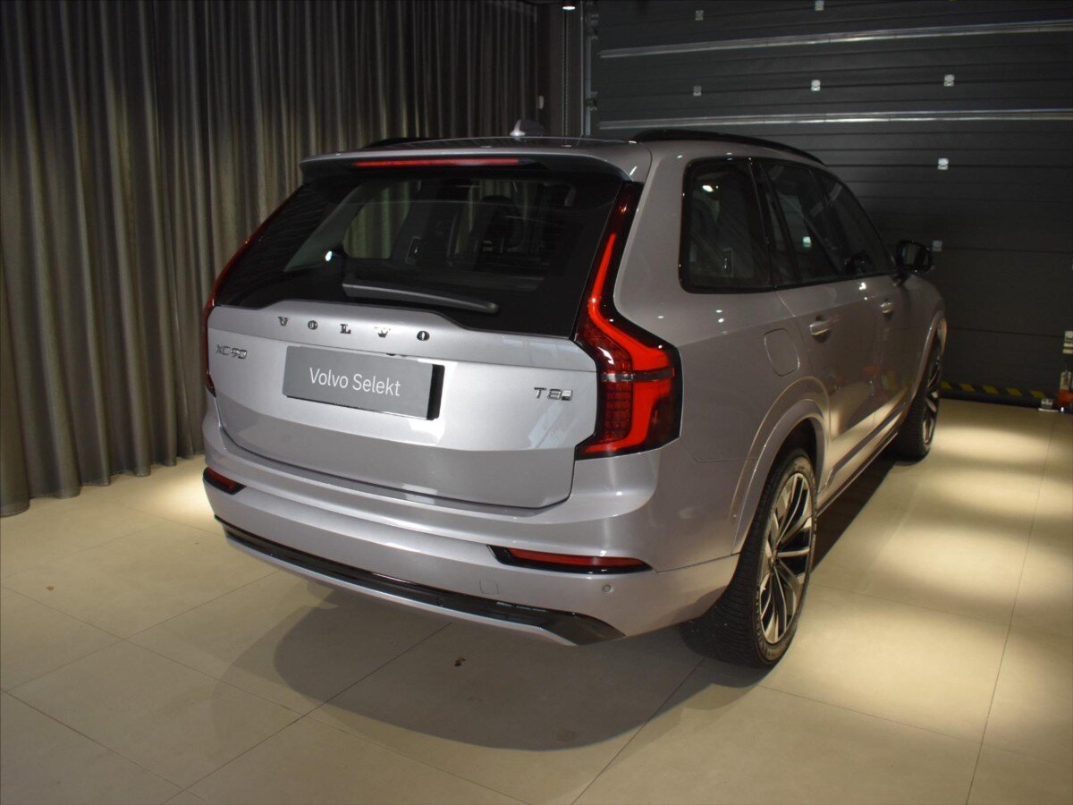 Volvo XC90 SUV / Terénní 2,0 l 228 kw