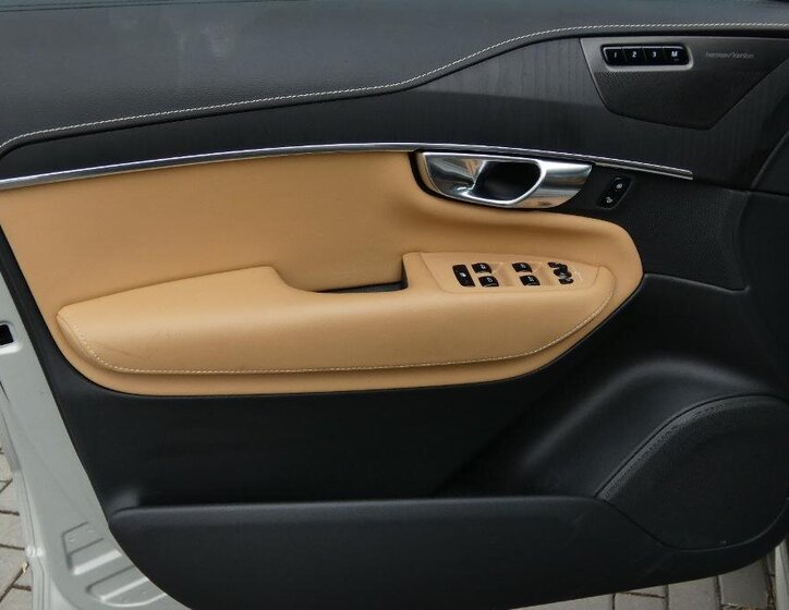 Volvo XC90 SUV / Terénní 2,0 l 220 kw