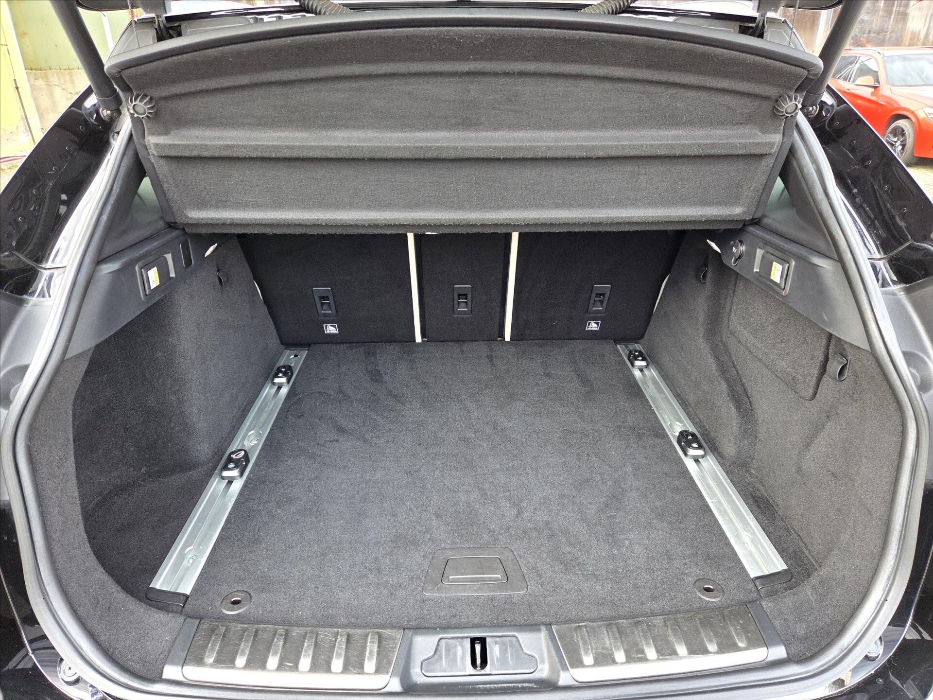 Jaguar F-Pace SUV / Terénní 3,0 l 221 kw