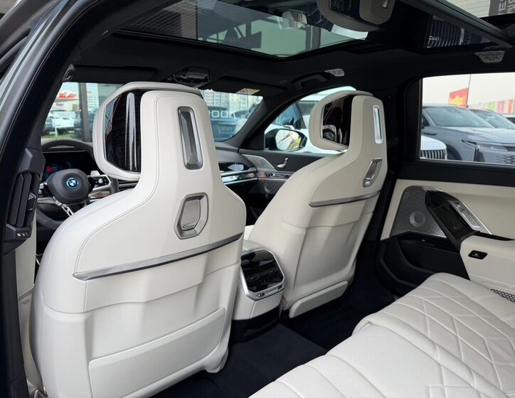 BMW Řada 7 Sedan / Limuzína 3,0 l 360 kw