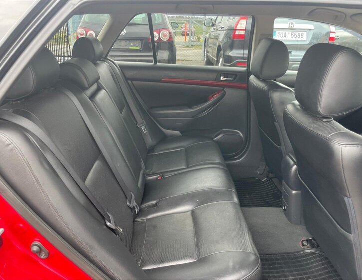 Toyota Avensis Kombi 2,0 l 93 kw