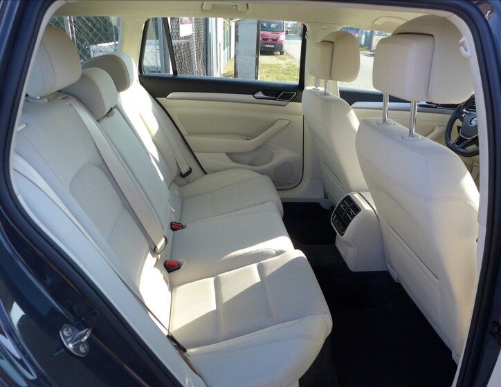 Volkswagen Passat Kombi 1,6 l 88 kw