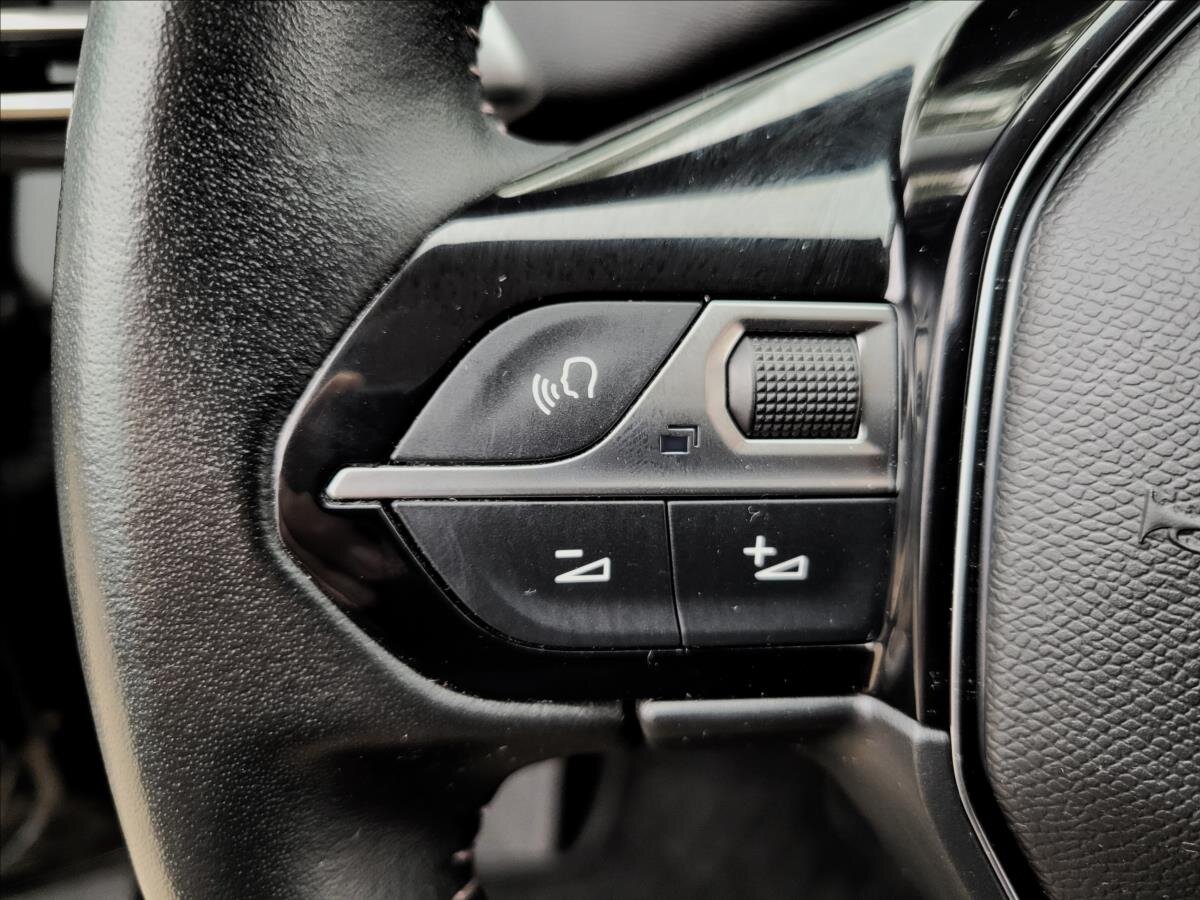 Peugeot 3008 SUV / Terénní 1,5 l 96 kw