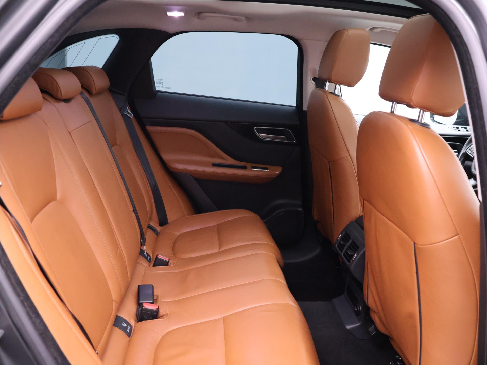 Jaguar F-Pace SUV / Terénní 2,0 l 132 kw