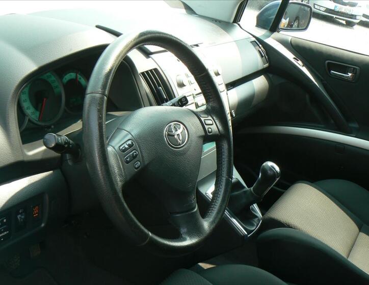 Toyota Corolla Verso 10