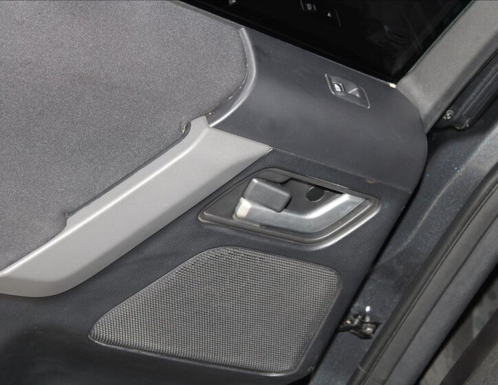 Land Rover Freelander SUV / Terénní 2,2 l 112 kw