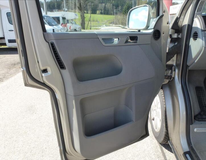 Volkswagen Multivan 14