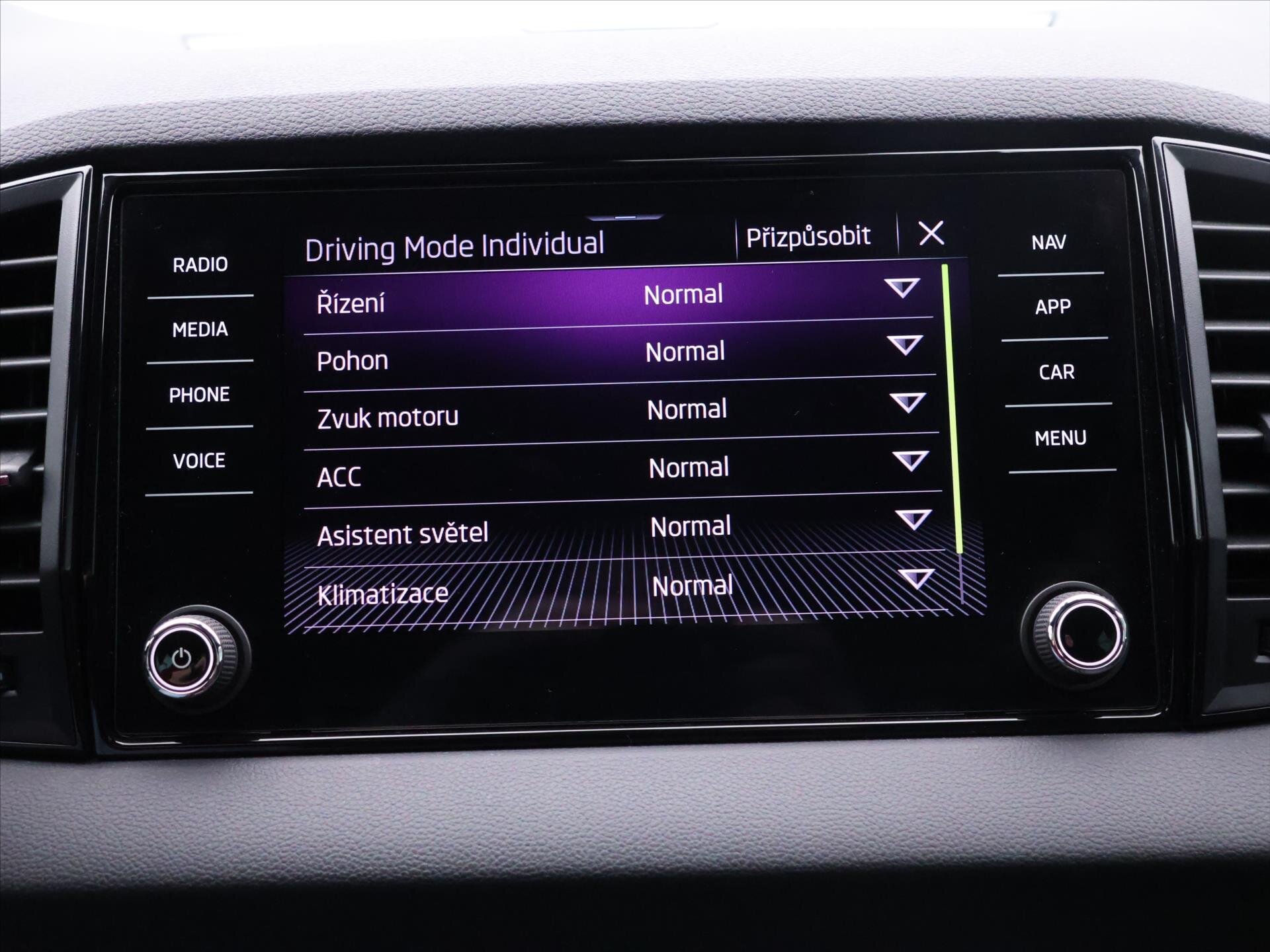 Škoda Karoq SUV / Terénní 2,0 l 140 kw