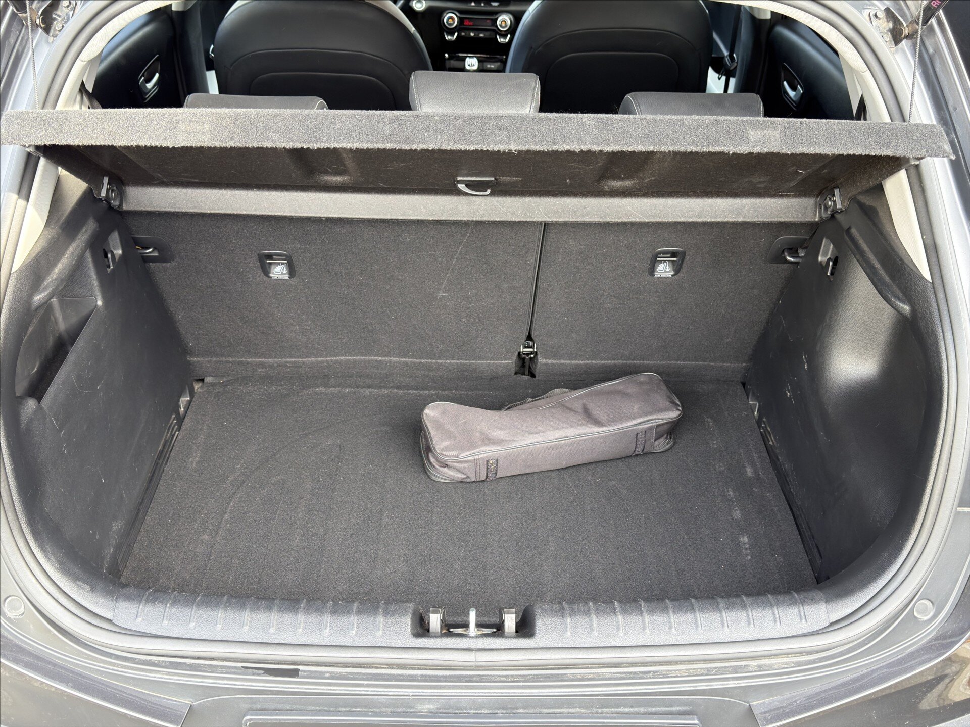 KIA Stonic SUV / Terénní 1,4 l 73 kw