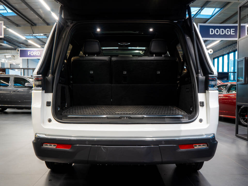 Jeep Grand Wagoneer SUV / Terénní 6,4 l 351 kw