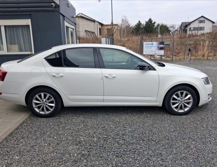 Škoda Octavia Sedan / Limuzína 1,6 l 66 kw