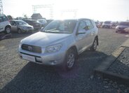 Toyota RAV4 SUV / Terénní 2,2 l 100 kw