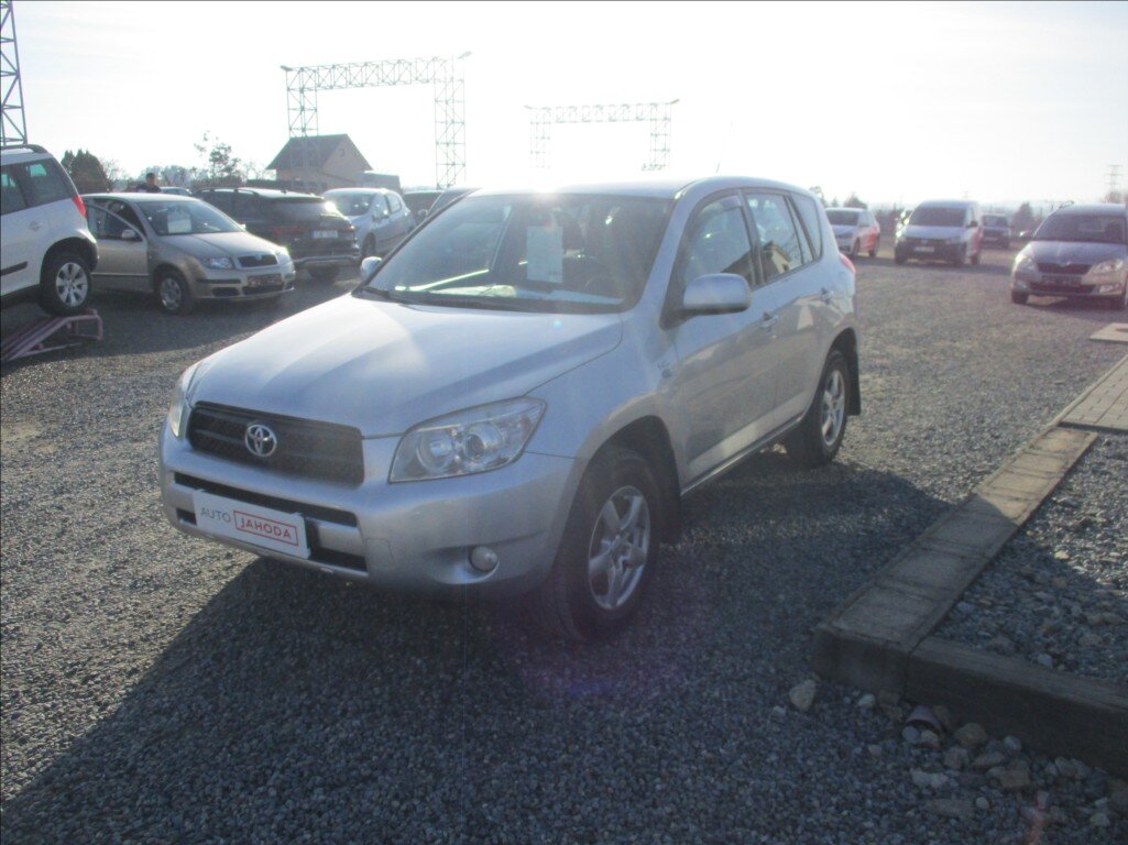 Toyota RAV4 SUV / Terénní 2,2 l 100 kw
