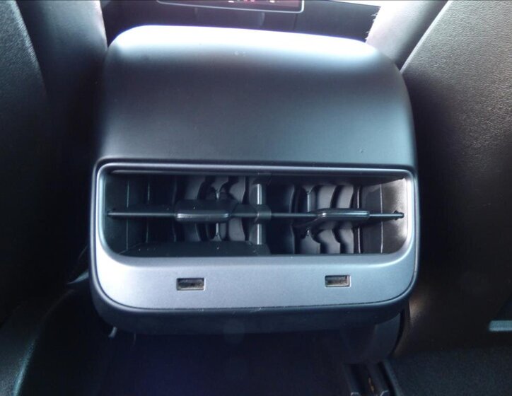 Tesla Model 3 Sedan 0,0 377 kw