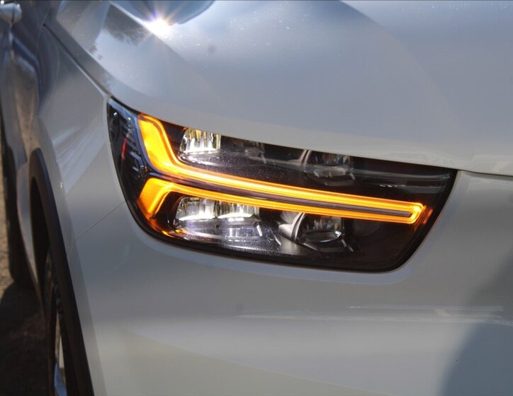 Volvo XC40 SUV 2,0 l 140 kw