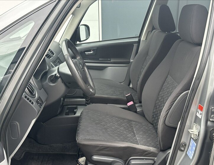 Suzuki SX4 Hatchback 2,0 l 99 kw