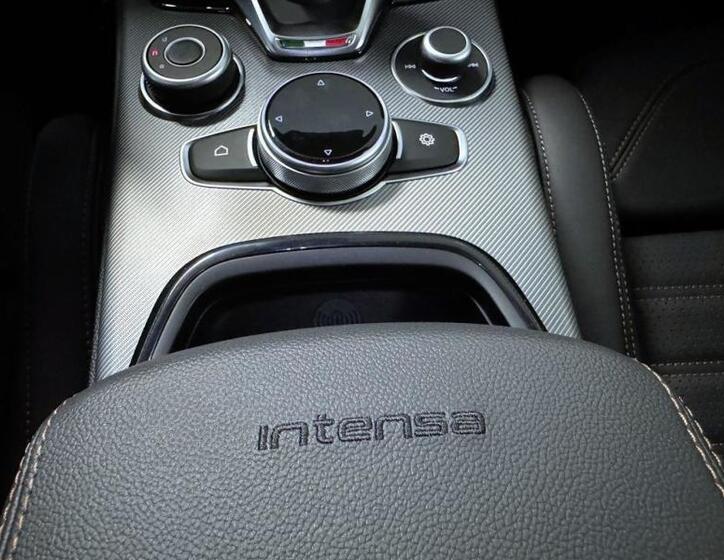 Alfa Romeo Stelvio 10