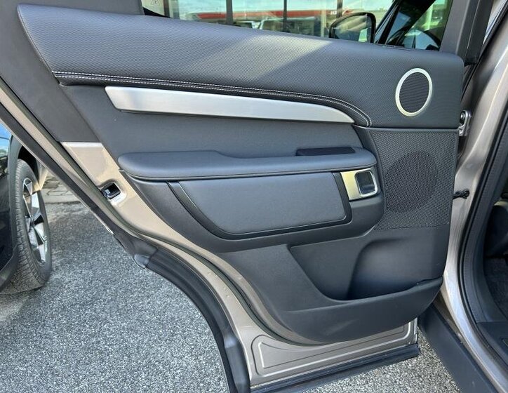 Land Rover Discovery SUV 3,0 l 221 kw