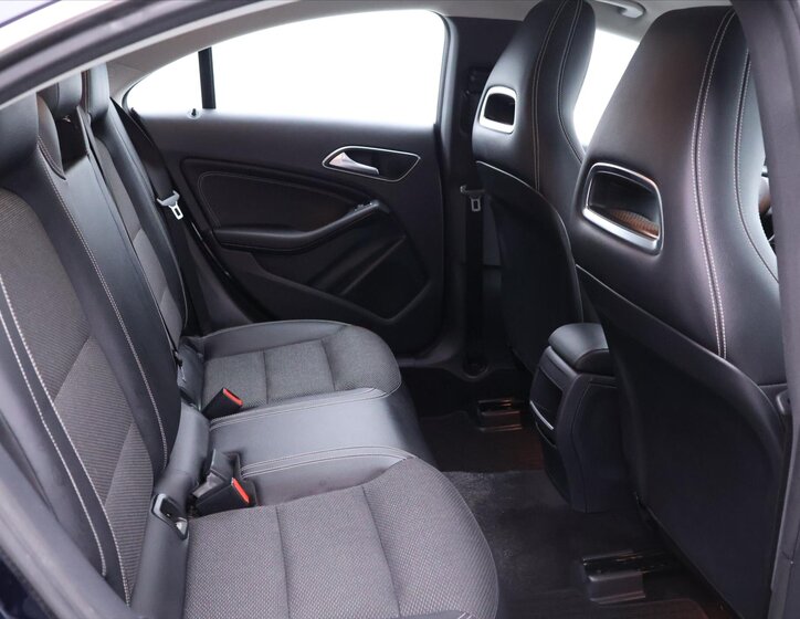 Mercedes-Benz CLA Sedan 1,5 l 80 kw