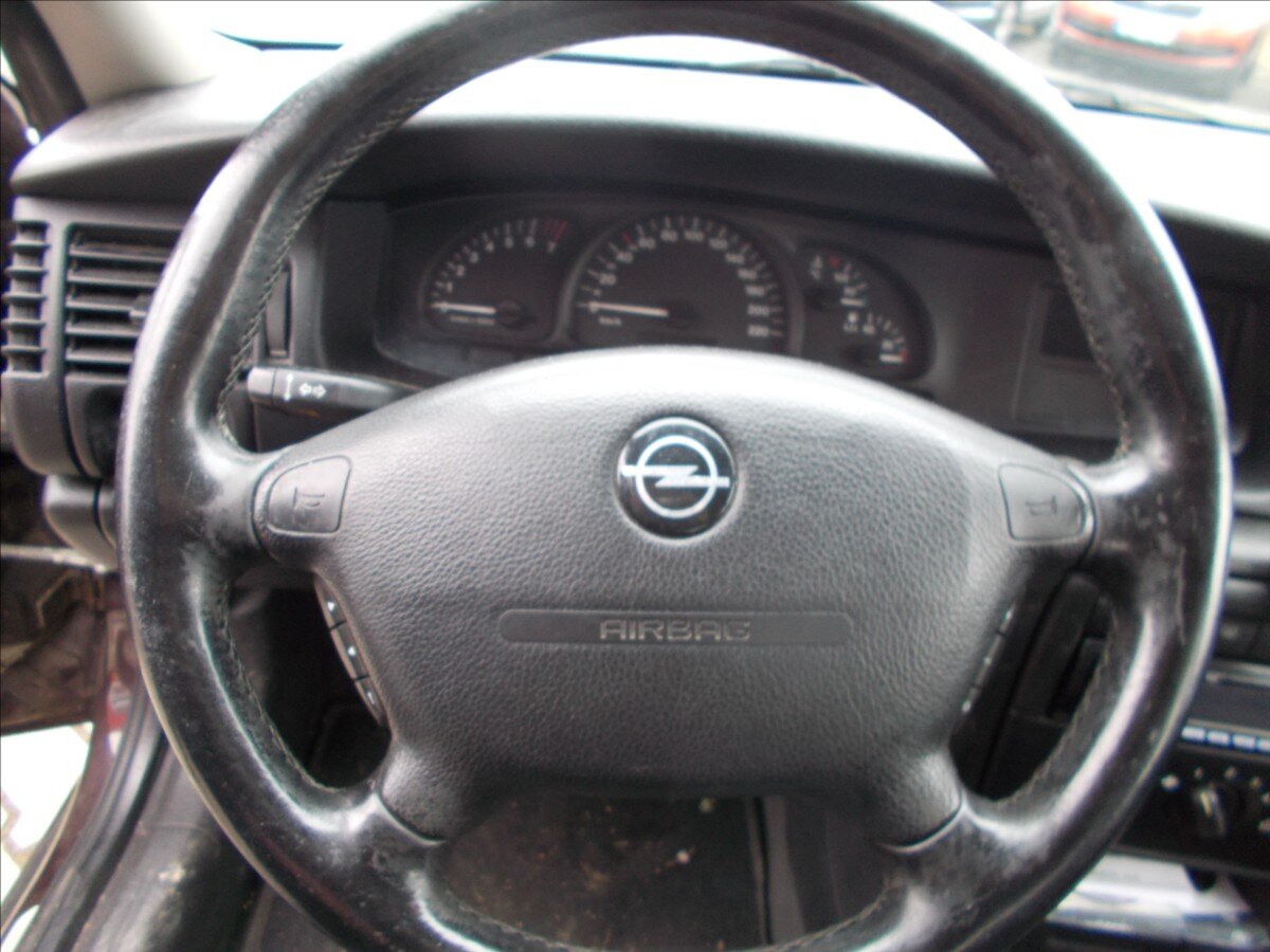 Opel Vectra Sedan 1,6 l 74 kw