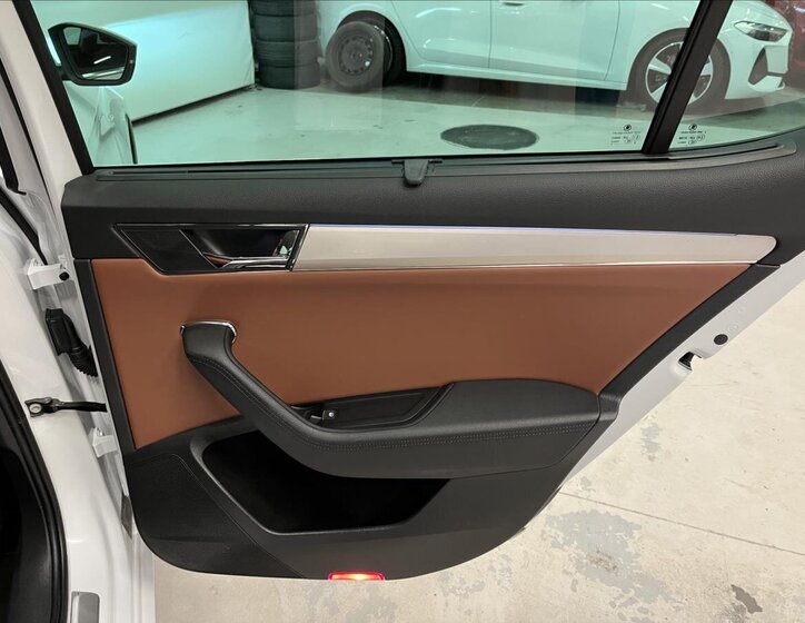 Škoda Superb Liftback 1,4 l 160 kw