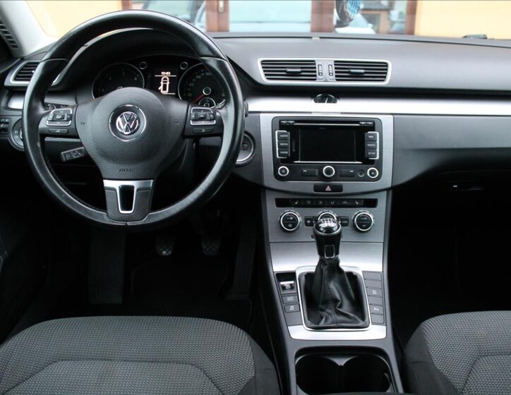 Volkswagen Passat Kombi 1,6 l 77 kw