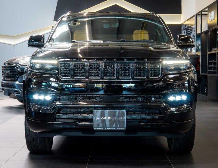 Jeep Grand Wagoneer SUV 6,4 l 351 kw