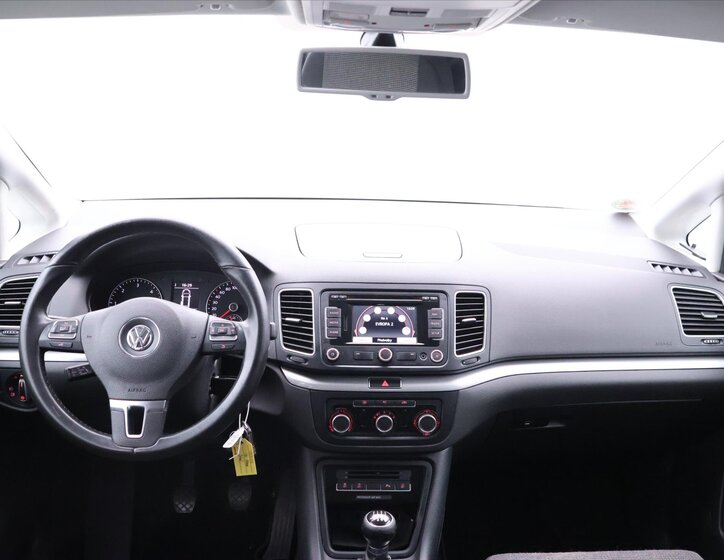 Volkswagen Sharan MPV 2,0 l 103 kw