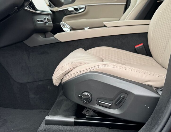 Volvo XC90 SUV / Terénní 2,0 l 184 kw