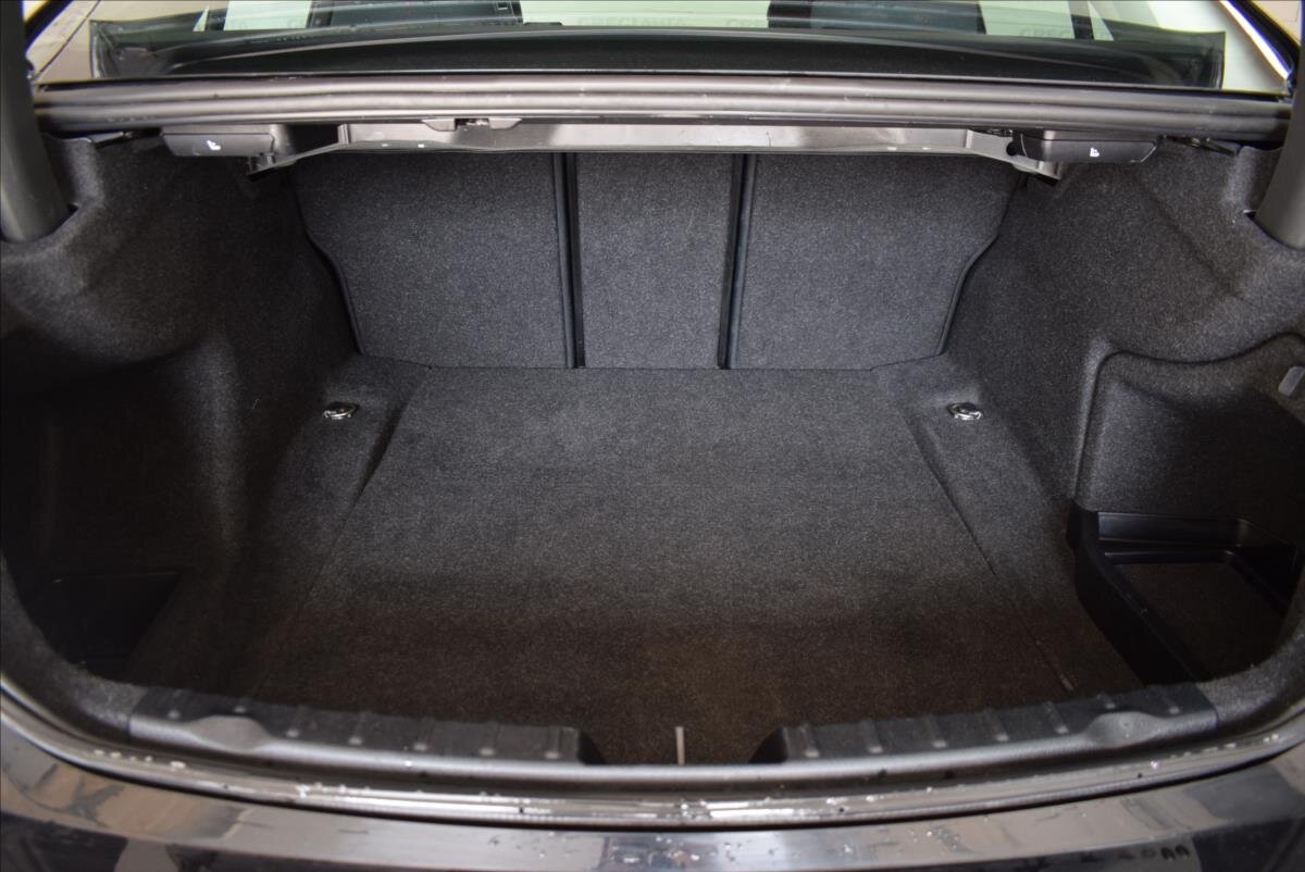 BMW Řada 3 Sedan / Limuzína 1,6 l 100 kw