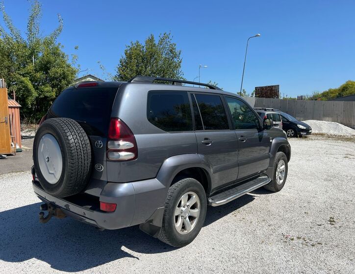 Toyota Land Cruiser 11