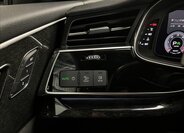 Audi Q8 20