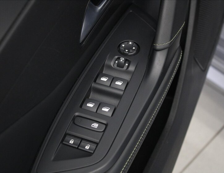 Peugeot 308 Hatchback 1,2 l 96 kw