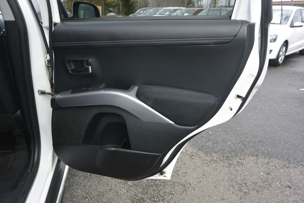 Mitsubishi Outlander SUV 2,3 l 130 kw