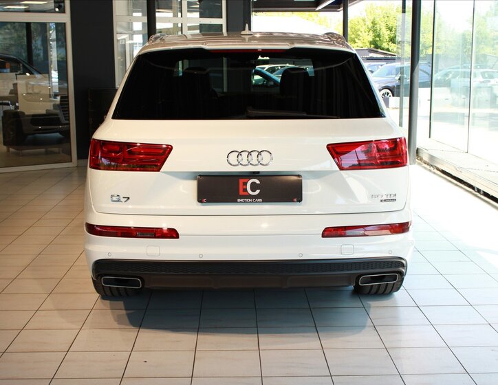 Audi Q7 5