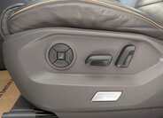 Volkswagen Touareg SUV / Terénní 3,0 l 210 kw