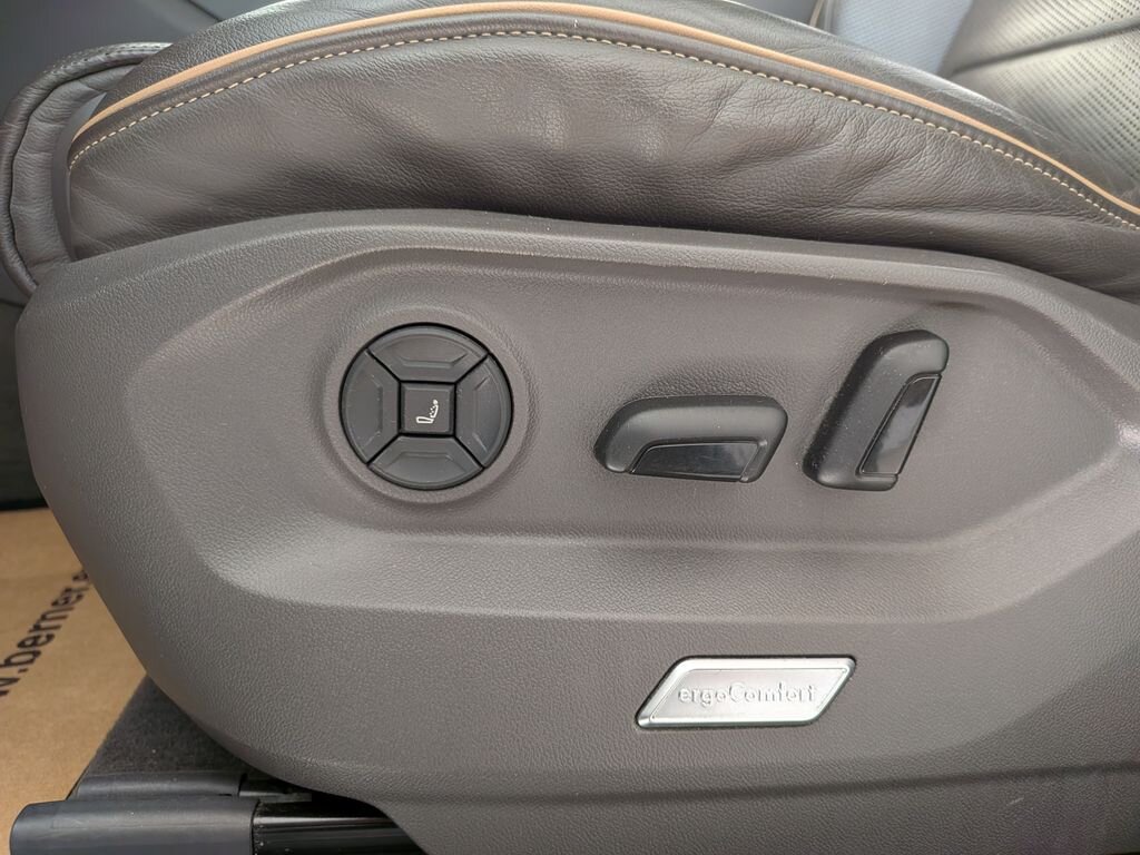 Volkswagen Touareg SUV / Terénní 3,0 l 210 kw