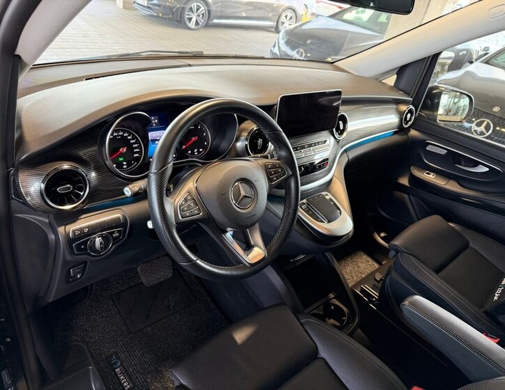 Mercedes-Benz Třídy V 12