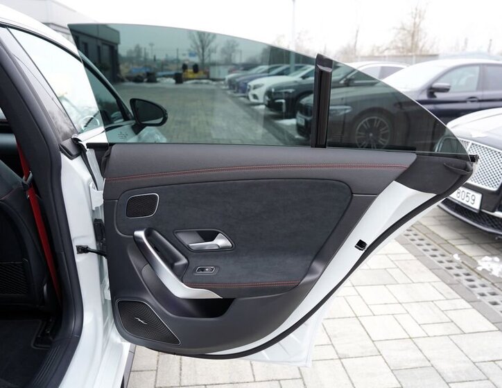 Mercedes-Benz CLA Sedan 2,0 l 340 kw