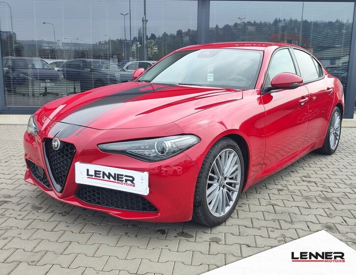 Alfa Romeo Giulia Sedan / Limuzína 2,1 l 110 kw
