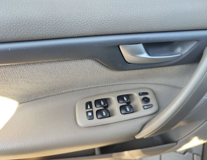 Volvo XC70 Kombi 2,4 l 120 kw