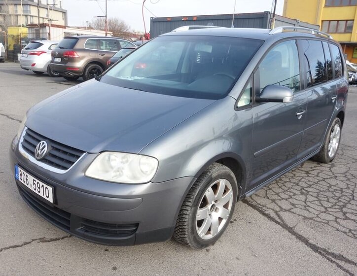 Volkswagen Touran 1