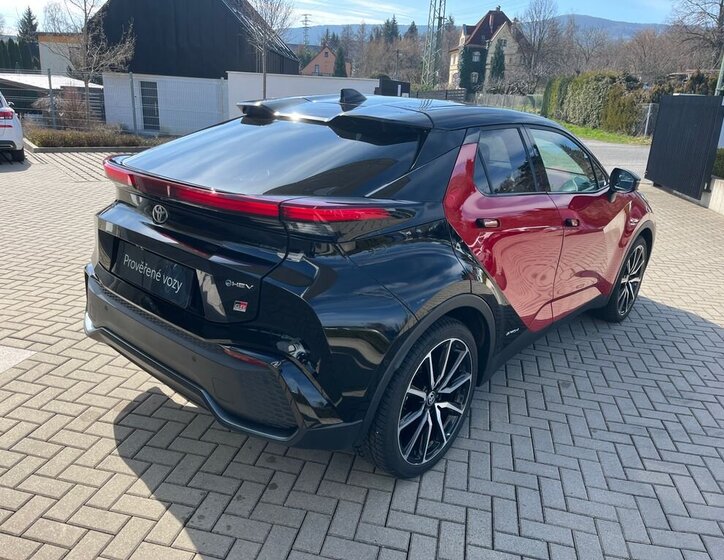 Toyota C-HR SUV / Terénní 2,0 l 112 kw